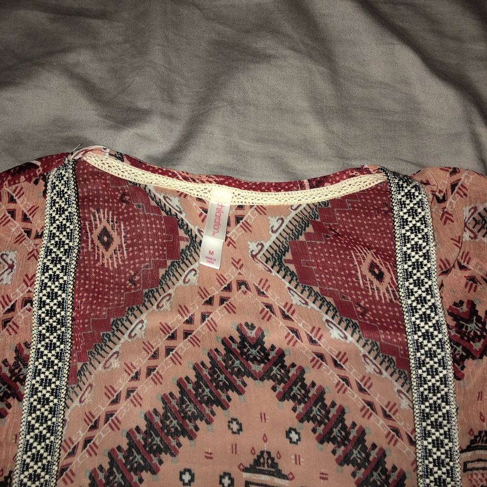 Patterned shawls - Picture 2 of 5